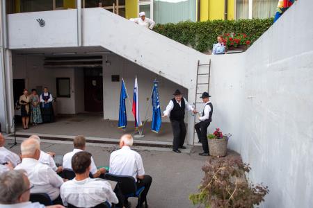 OBČINSKO PRIZNANJE ZA DVA DIRIGENTA, HIŠNIKA, MEDICINSKO SESTRO, ZGODOVINARJA IN PEVSKI ZBOR 41